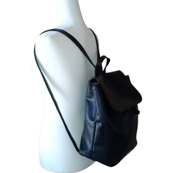 NWT Victoria's Secret black vegan leather full size drawstring backpack - Picture 9 of 14